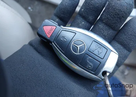 2012 Mercedes-Benz E 350 4Matic z USA, uszkodzony, nr VIN WDDHF8JB9CA522534